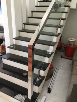 CẦU THANG KÍNH TAY VỊN INOX