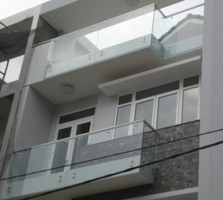 Lan can kính cường lực 2025