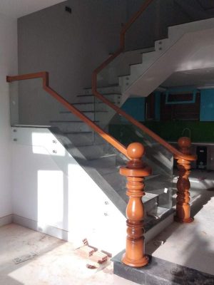 cầu thang gỗ xoan đào đà nẵng