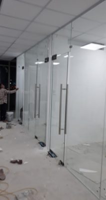 cửa kính cường lực 2025